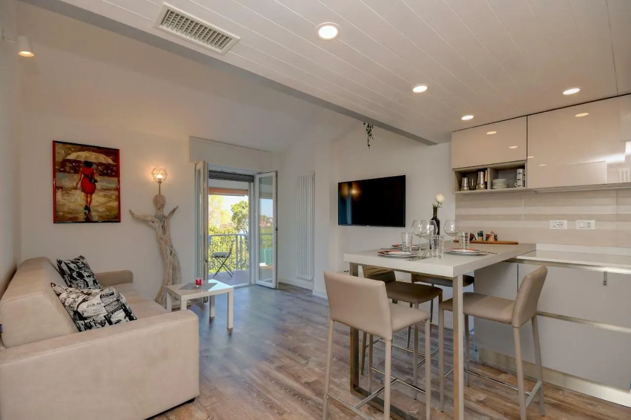 Costa D'Oro Deluxe Apartment Sirmione