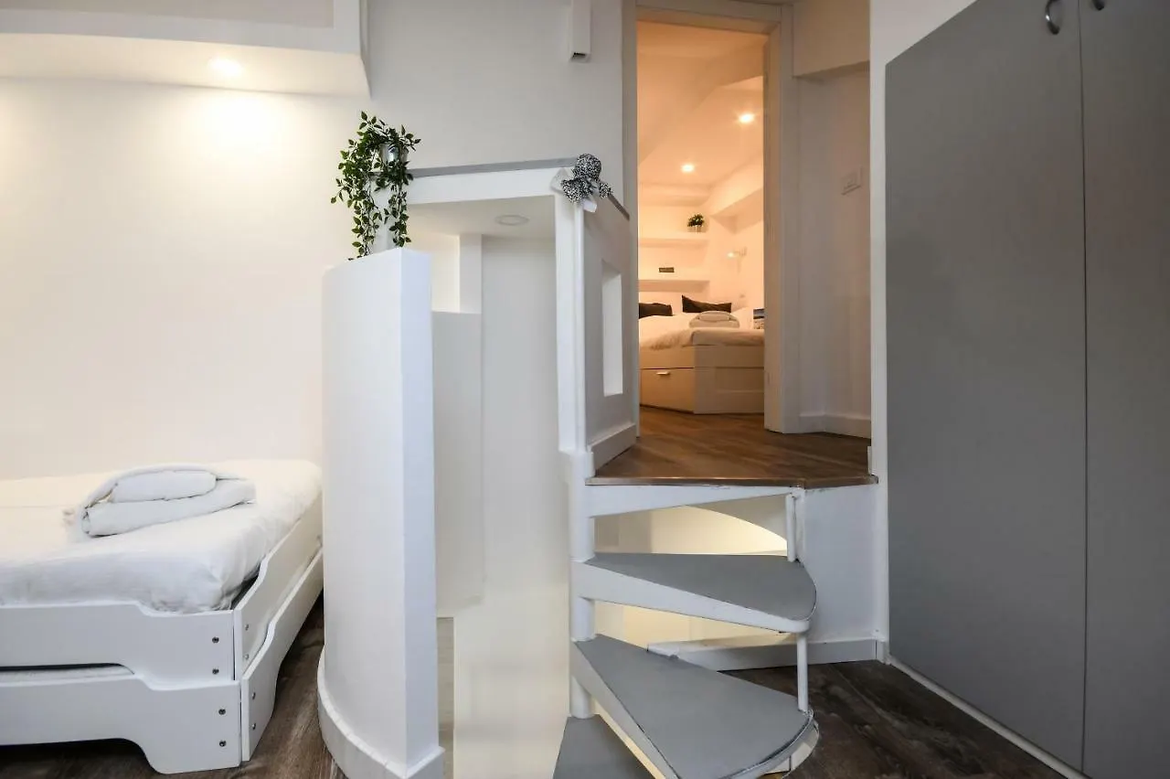 Costa D'Oro Deluxe Apartment Sirmione