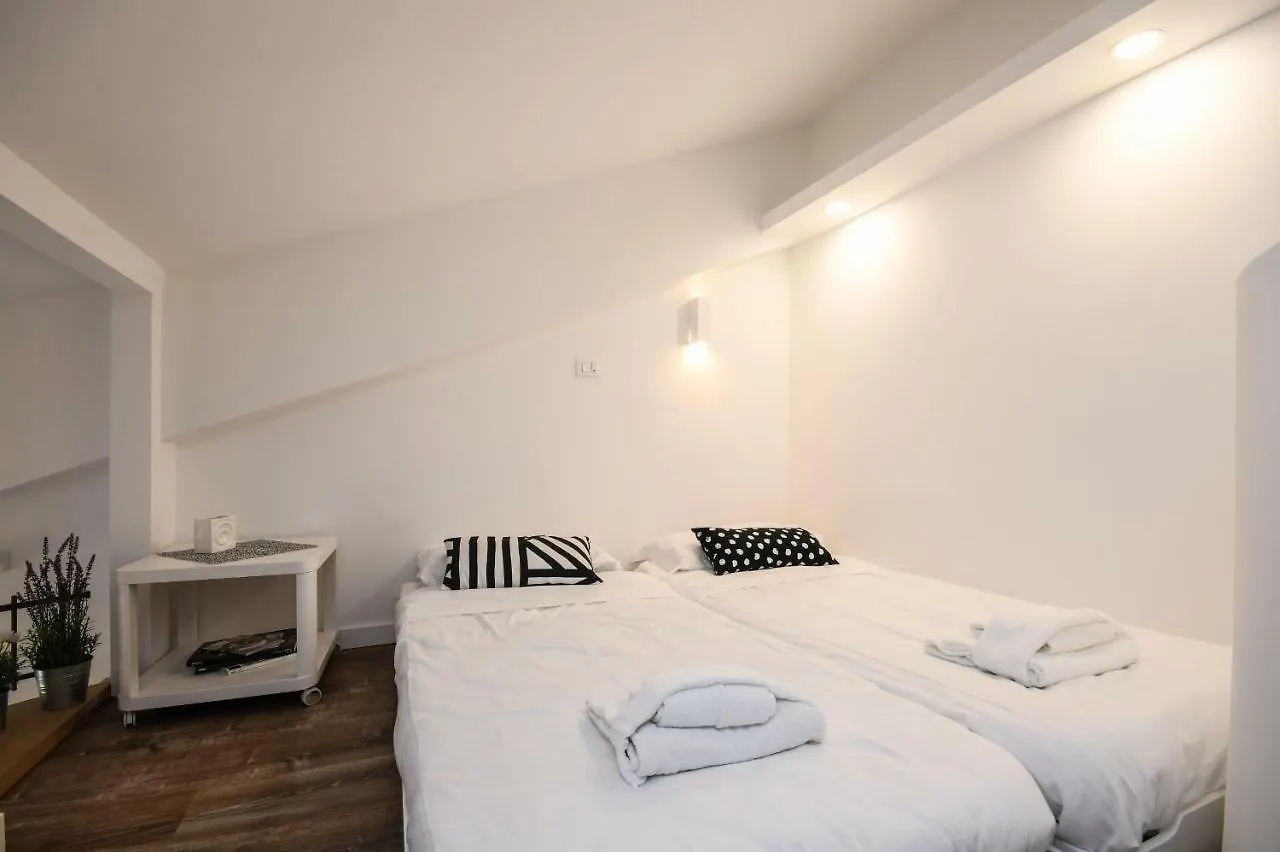 Costa D'Oro Deluxe Apartment Sirmione
