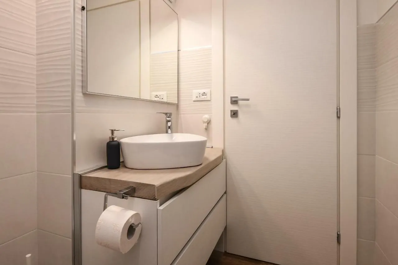 Costa D'Oro Deluxe Apartment Sirmione