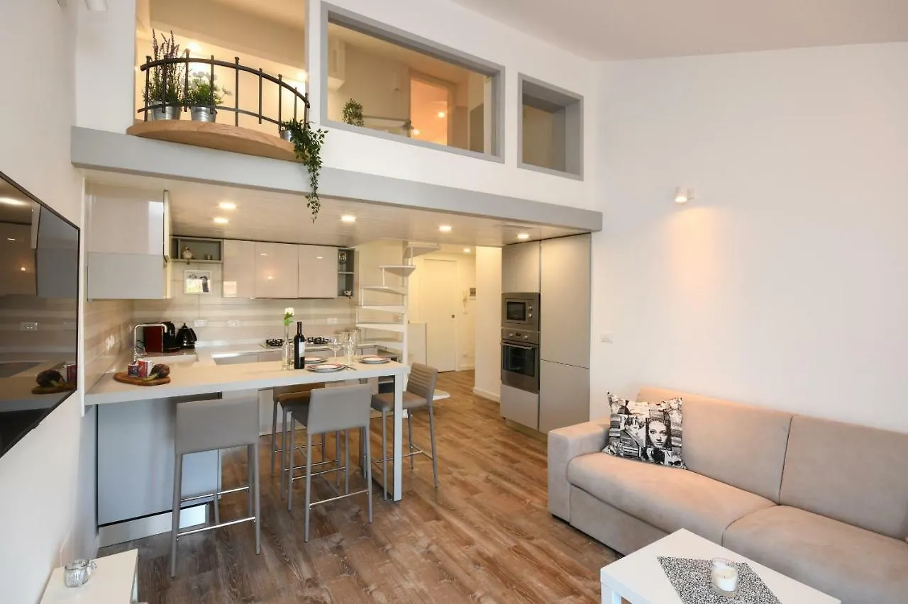 Costa D'Oro Deluxe Apartment Sirmione
