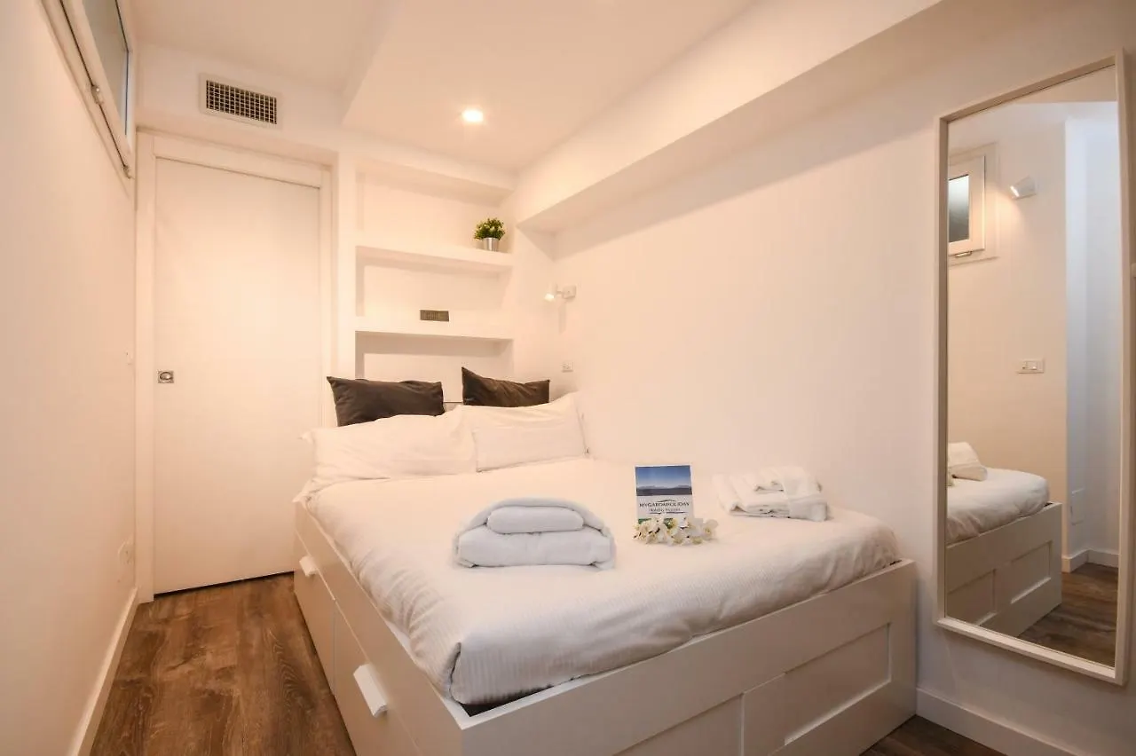 Costa D'Oro Deluxe Apartment Sirmione Italy