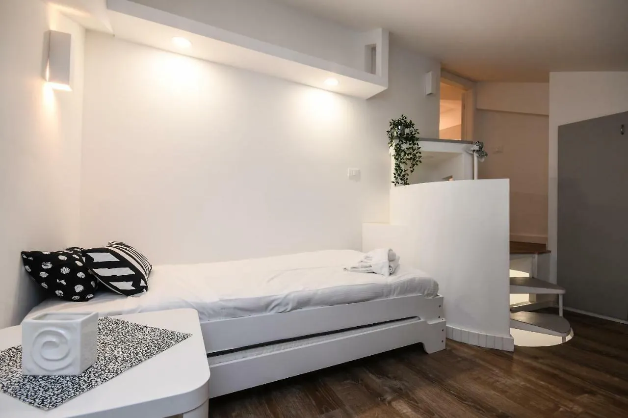 Costa D'Oro Deluxe Apartment Sirmione