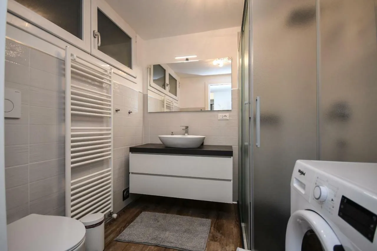 Costa D'Oro Deluxe Apartment Sirmione Italy