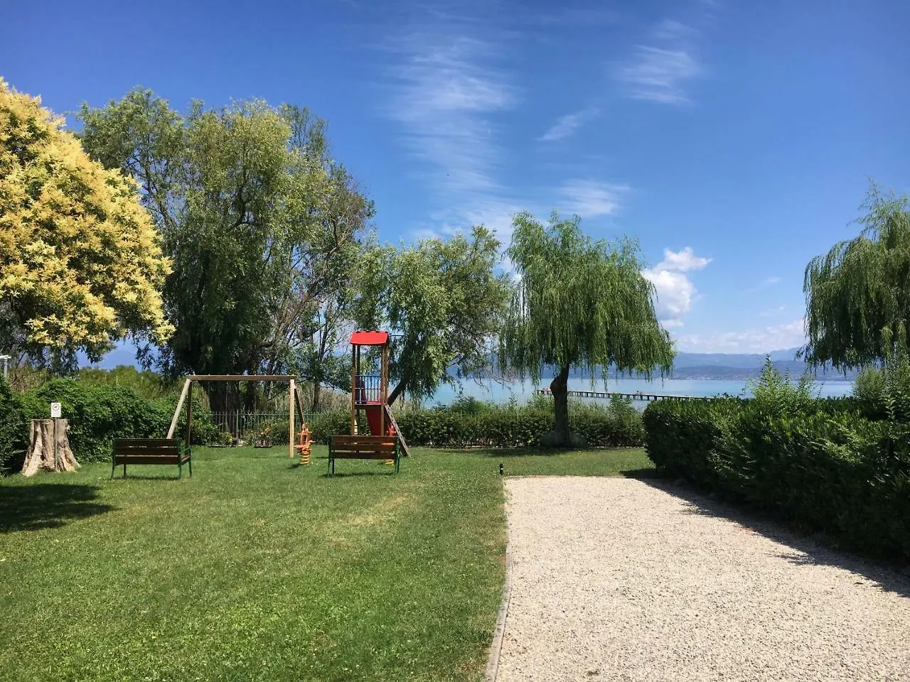 Costa D'Oro Deluxe Apartment Sirmione Italy