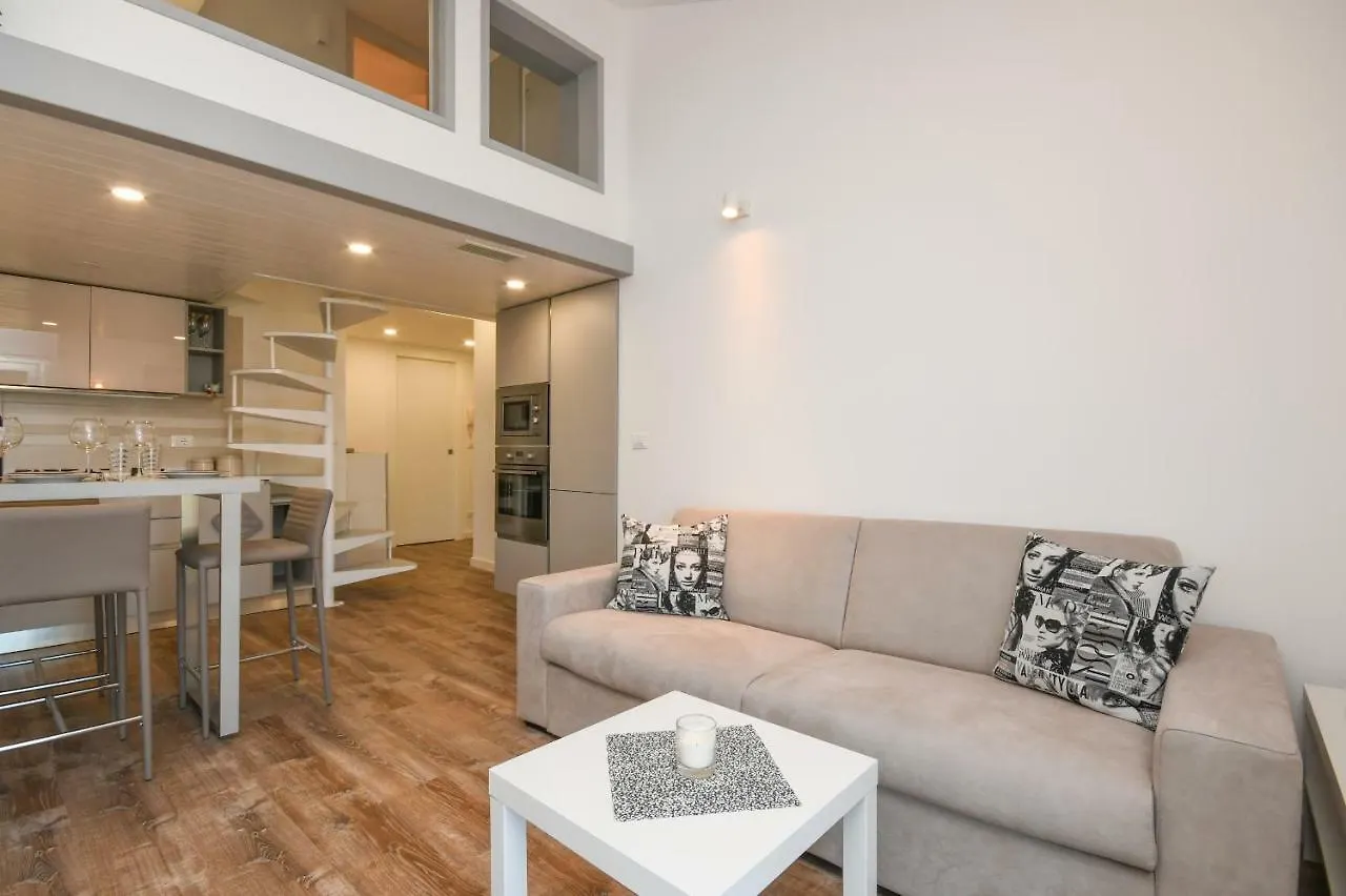 Costa D'Oro Deluxe Apartment Sirmione